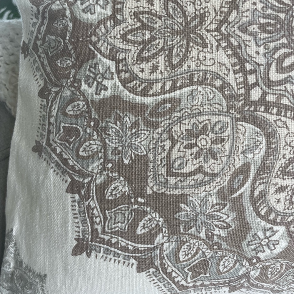 Pottery Barn pillow cover 24x24. Gently used very pretty soft white , grey taupe